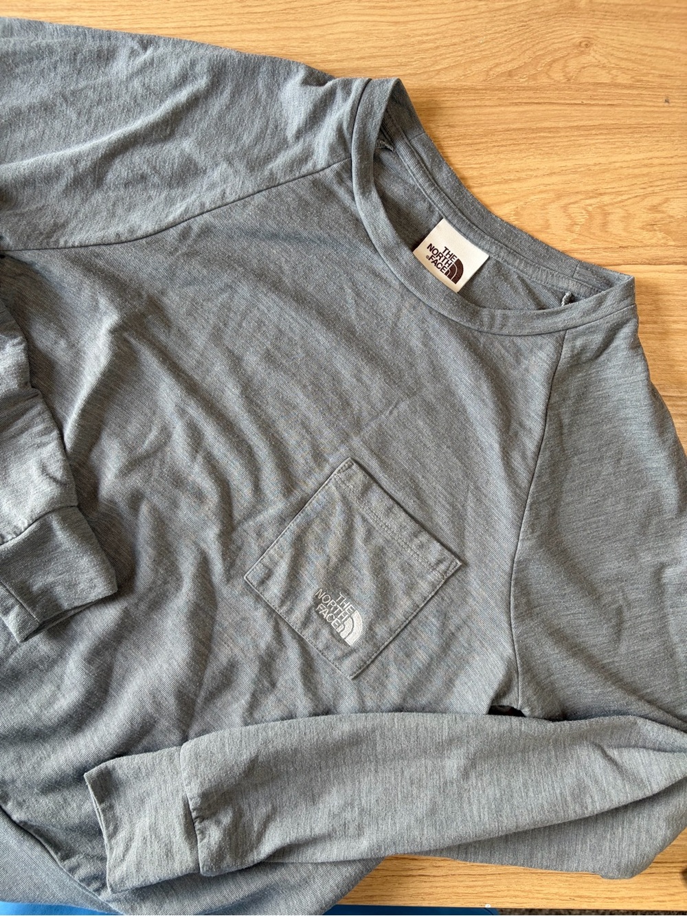 The North Face Women's Grey Pocket Crewneck Sweatshirt Small
